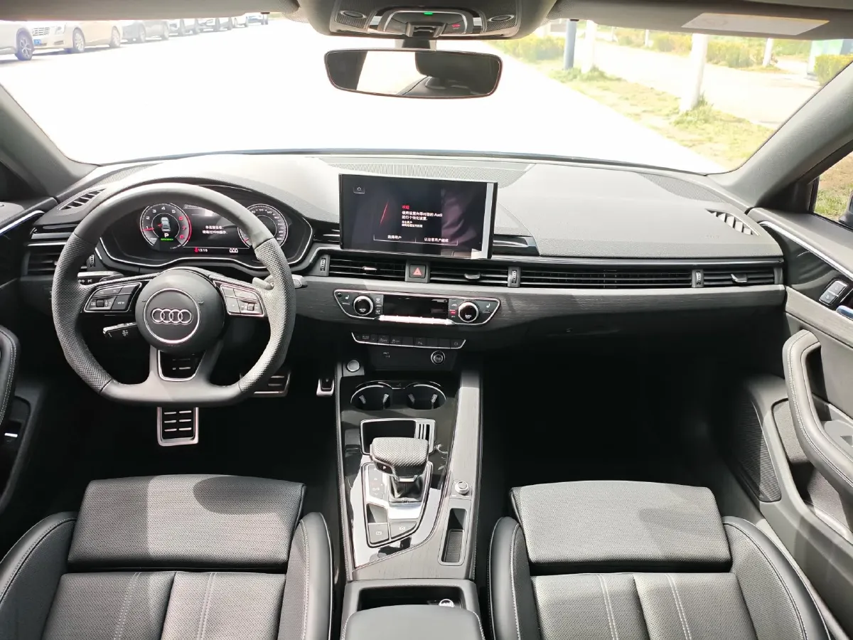 2024 Audi A4L 2.0T 190HP L4 7DCT,autocango,china used car exporter,china ev exporter,chinese used car exporter,chinese used ev exporter