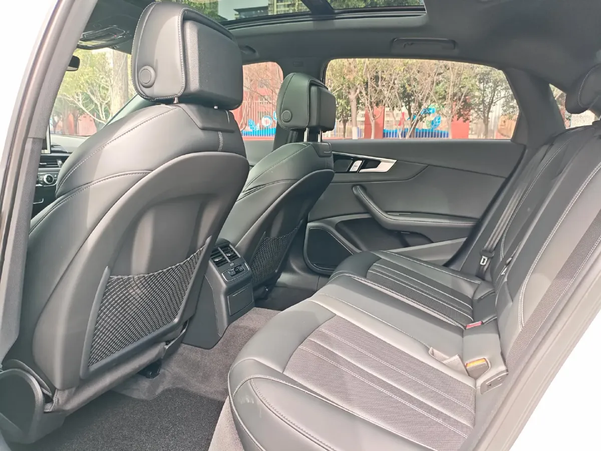 2024 Audi A4L 2.0T 190HP L4 7DCT,autocango,china used car exporter,china ev exporter,chinese used car exporter,chinese used ev exporter