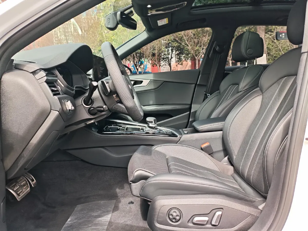 2024 Audi A4L 2.0T 190HP L4 7DCT,autocango,china used car exporter,china ev exporter,chinese used car exporter,chinese used ev exporter