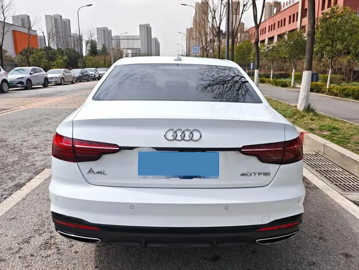 2024 Audi A4L 2.0T 190HP L4 7DCT,autocango,china used car exporter,china ev exporter,chinese used car exporter,chinese used ev exporter