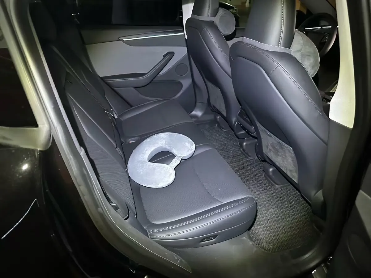 2025 Tesla Model Y BEV 62.5KWH,autocango,china used car exporter,china ev exporter,chinese used car exporter,chinese used ev exporter