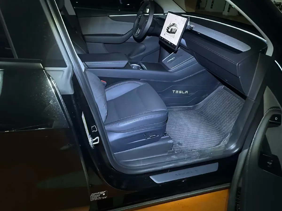 2025 Tesla Model Y BEV 62.5KWH,autocango,china used car exporter,china ev exporter,chinese used car exporter,chinese used ev exporter