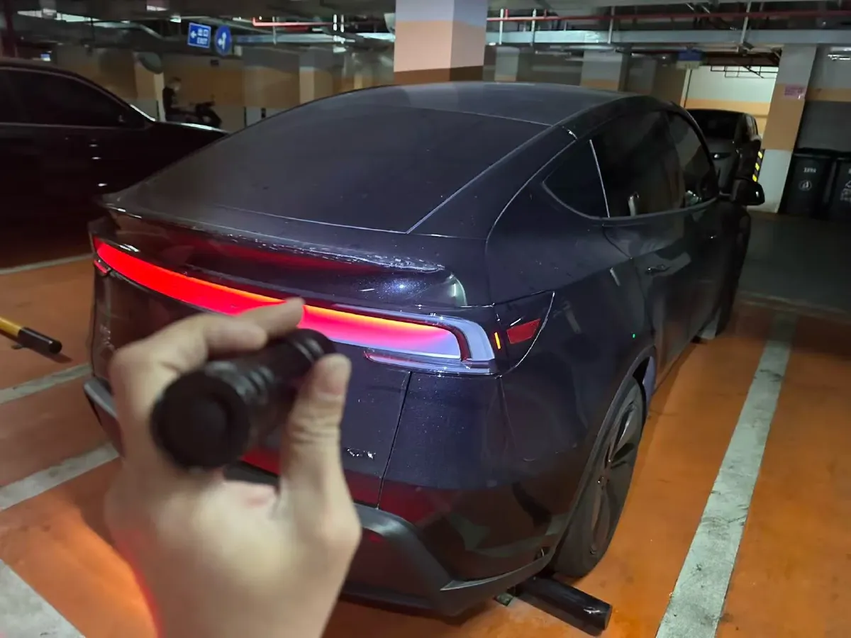 2025 Tesla Model Y BEV 62.5KWH,autocango,china used car exporter,china ev exporter,chinese used car exporter,chinese used ev exporter