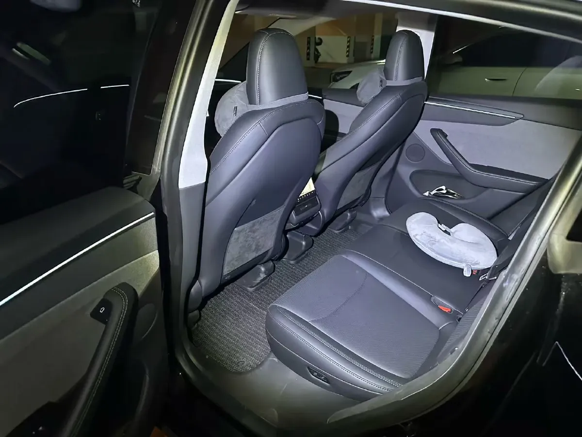 2025 Tesla Model Y BEV 62.5KWH,autocango,china used car exporter,china ev exporter,chinese used car exporter,chinese used ev exporter