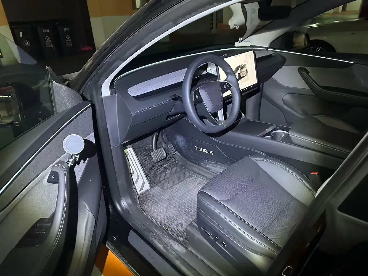 2025 Tesla Model Y BEV 62.5KWH,autocango,china used car exporter,china ev exporter,chinese used car exporter,chinese used ev exporter