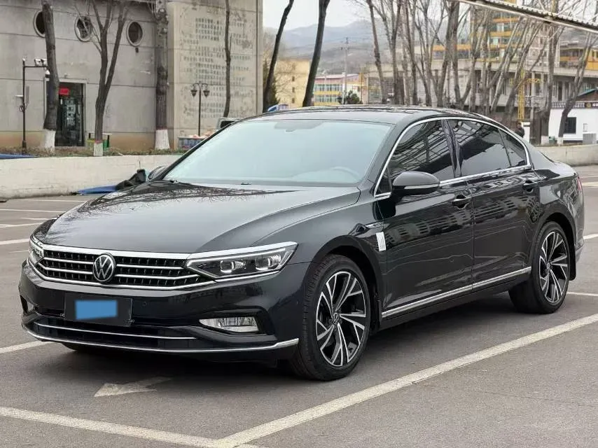 2021 Volkswagen Magotan 2.0T 186HP L4 7DCT,autocango,china used car exporter,china ev exporter,chinese used car exporter,chinese used ev exporter