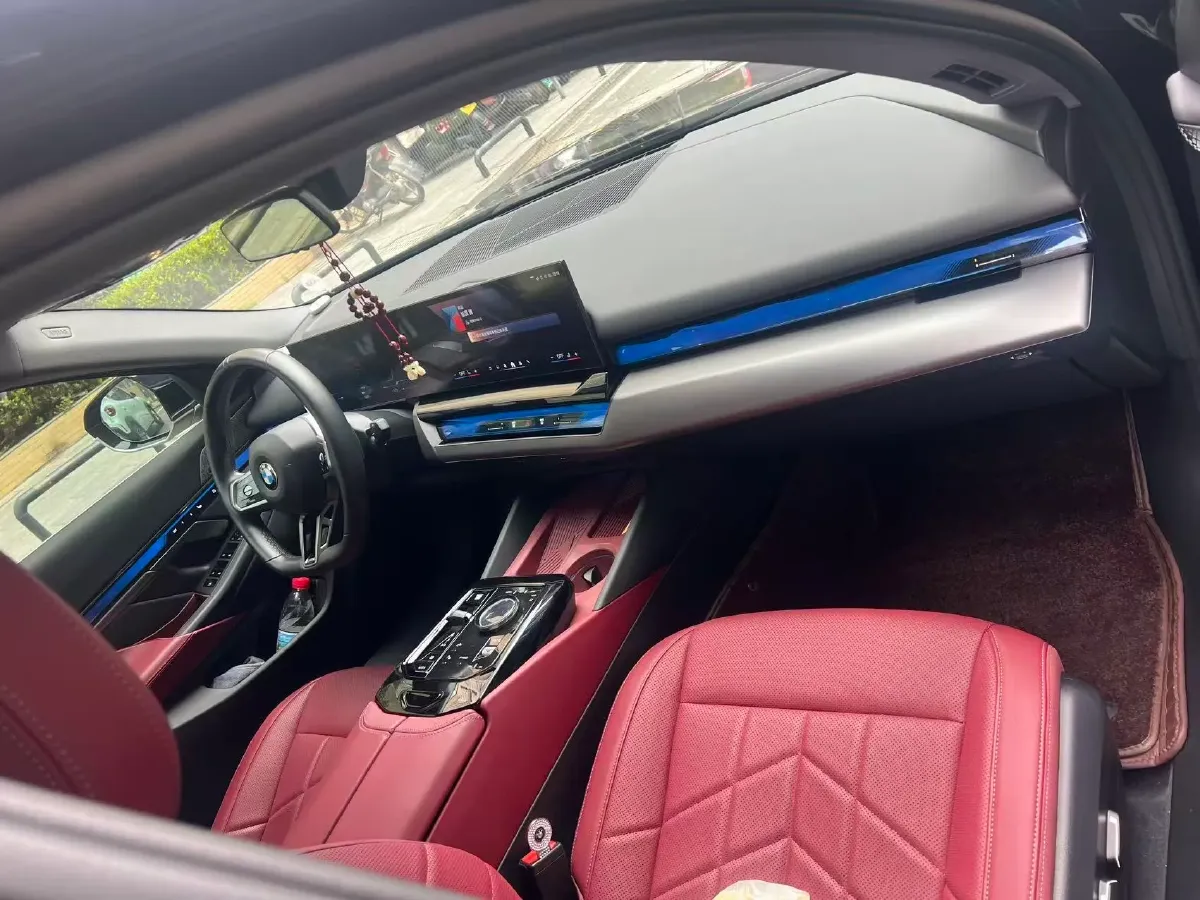 2024 BMW 5 Series 2.0T 258HP L4 8AT,autocango,china used car exporter,china ev exporter,chinese used car exporter,chinese used ev exporter