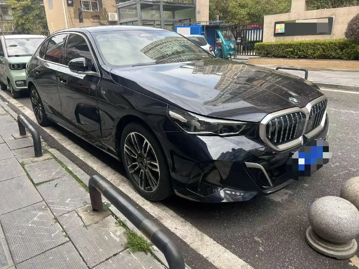 2024 BMW 5 Series 2.0T 258HP L4 8AT,autocango,china used car exporter,china ev exporter,chinese used car exporter,chinese used ev exporter