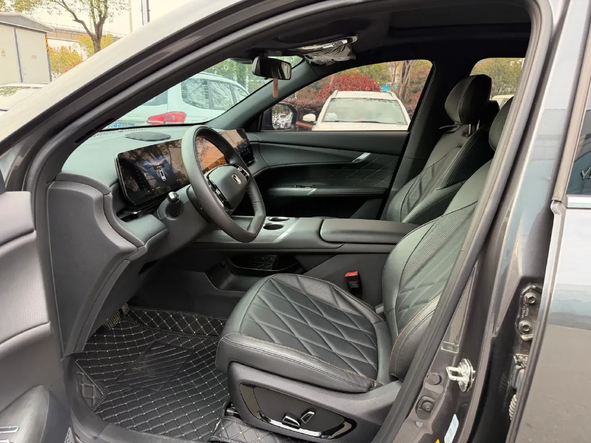 2025 ChangAn CS75 Plus 2.0T 233HP L4 8AT,autocango,china used car exporter,china ev exporter,chinese used car exporter,chinese used ev exporter