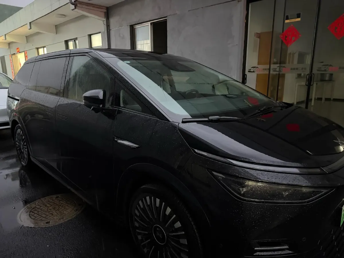 2025 Xpeng X9 BEV,autocango,china used car exporter,china ev exporter,chinese used car exporter,chinese used ev exporter