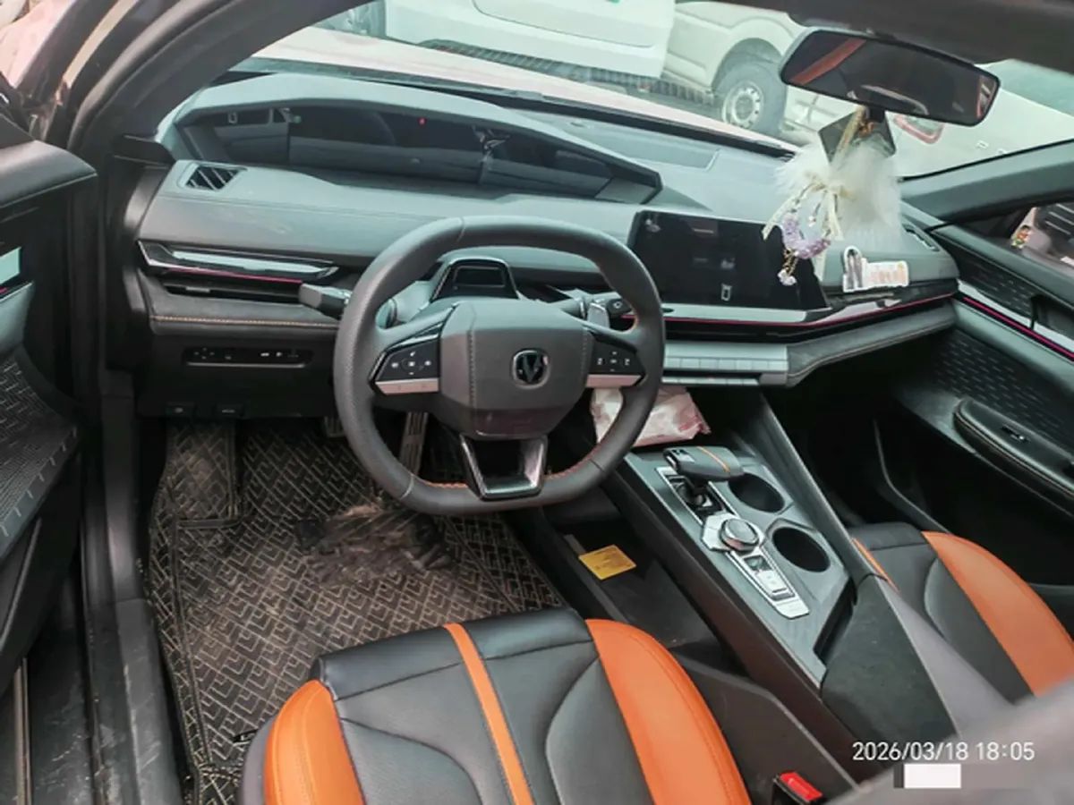 2024 ChangAn UNI-V 1.5T 188HP L4 7DCT,autocango,china used car exporter,china ev exporter,chinese used car exporter,chinese used ev exporter