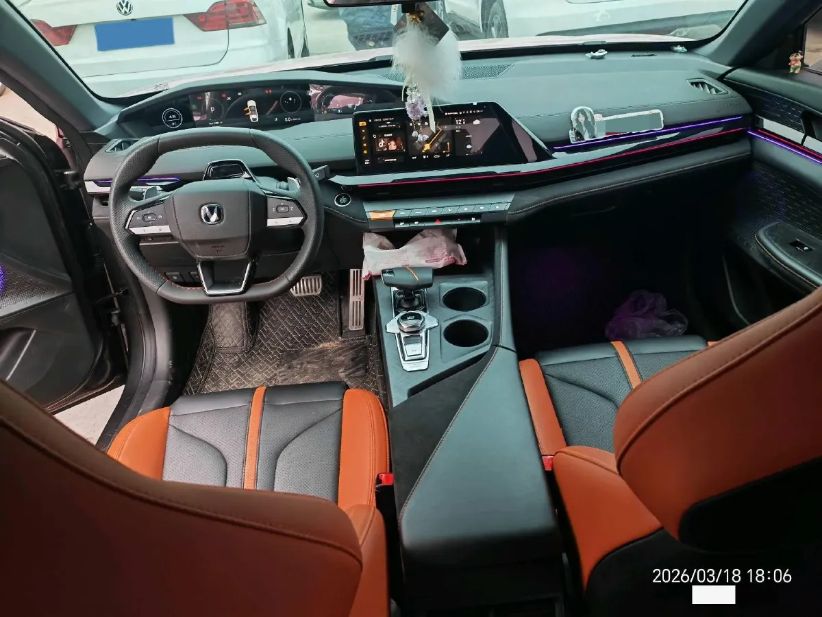 2024 ChangAn UNI-V 1.5T 188HP L4 7DCT,autocango,china used car exporter,china ev exporter,chinese used car exporter,chinese used ev exporter