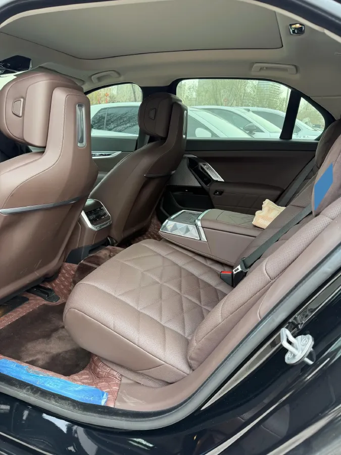 2023 BMW 7 Series 3.0T 272HP L6 8AT,autocango,china used car exporter,china ev exporter,chinese used car exporter,chinese used ev exporter