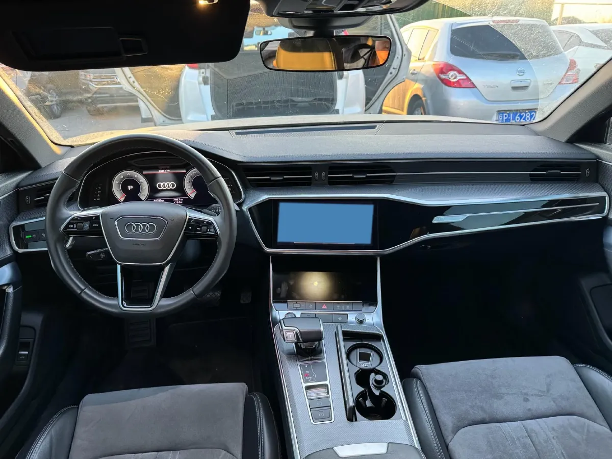 2021 Audi A6L 2.0T 224HP L4 7DCT,autocango,china used car exporter,china ev exporter,chinese used car exporter,chinese used ev exporter