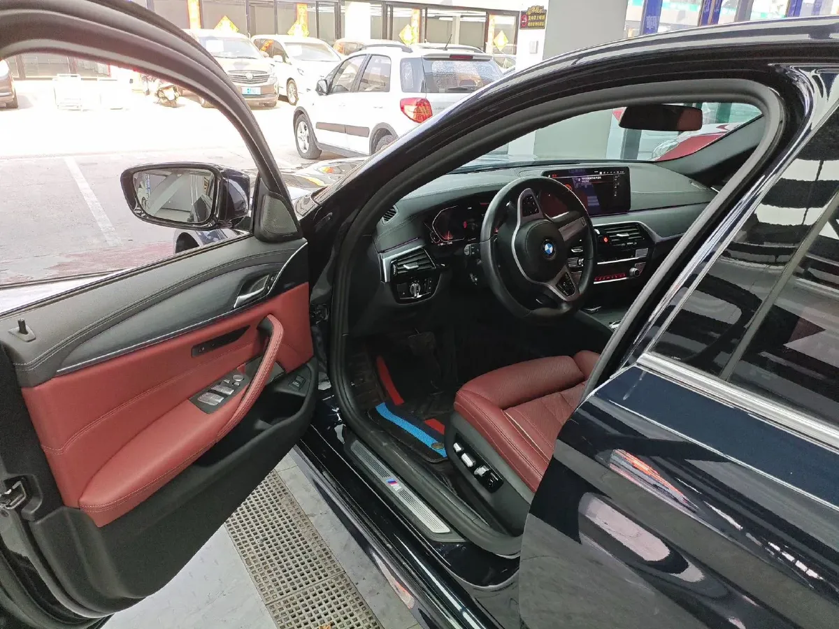 2022 BMW 5 Series 2.0T 252HP L4 8AT,autocango,china used car exporter,china ev exporter,chinese used car exporter,chinese used ev exporter