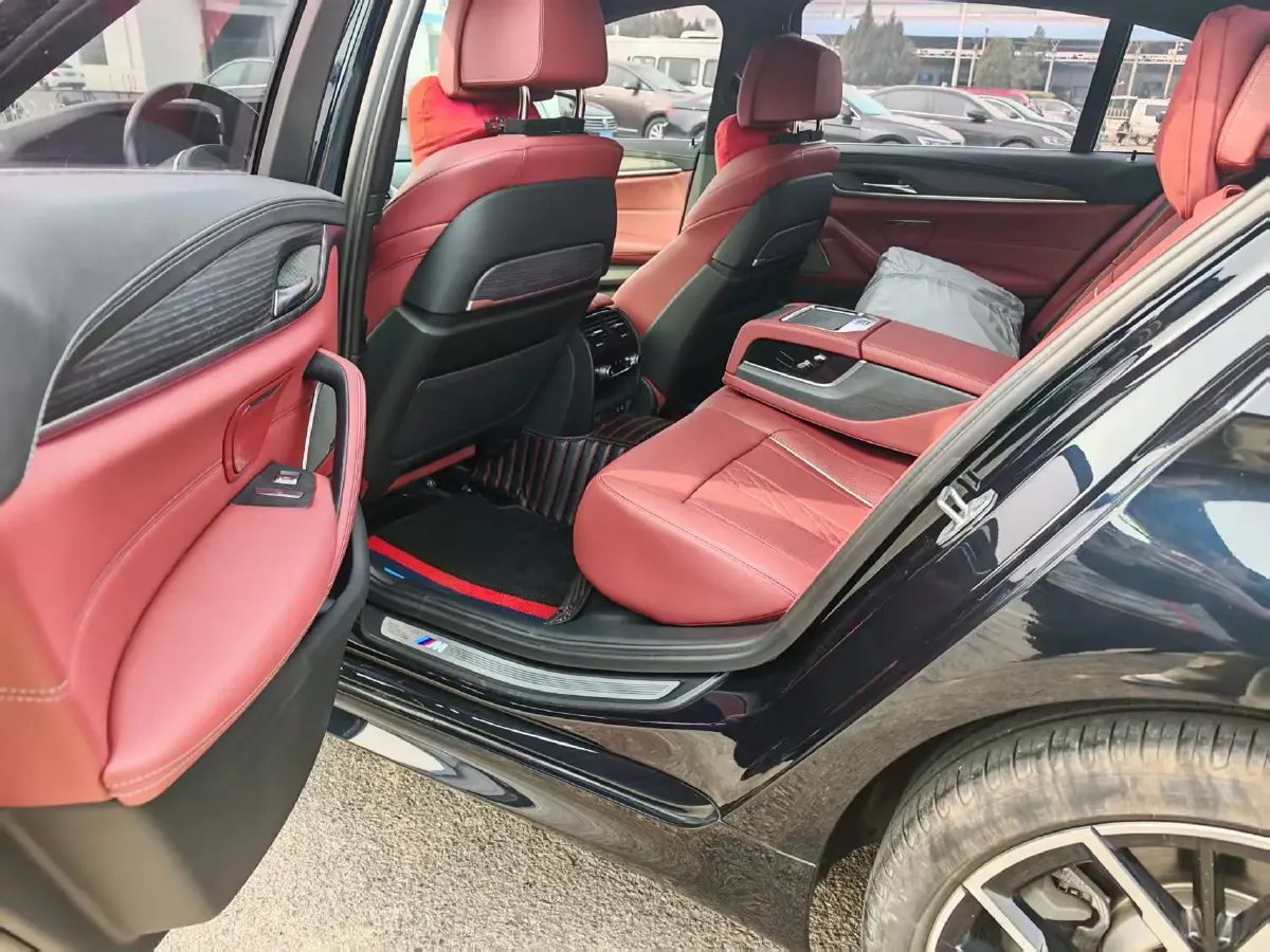 2022 BMW 5 Series 2.0T 252HP L4 8AT,autocango,china used car exporter,china ev exporter,chinese used car exporter,chinese used ev exporter