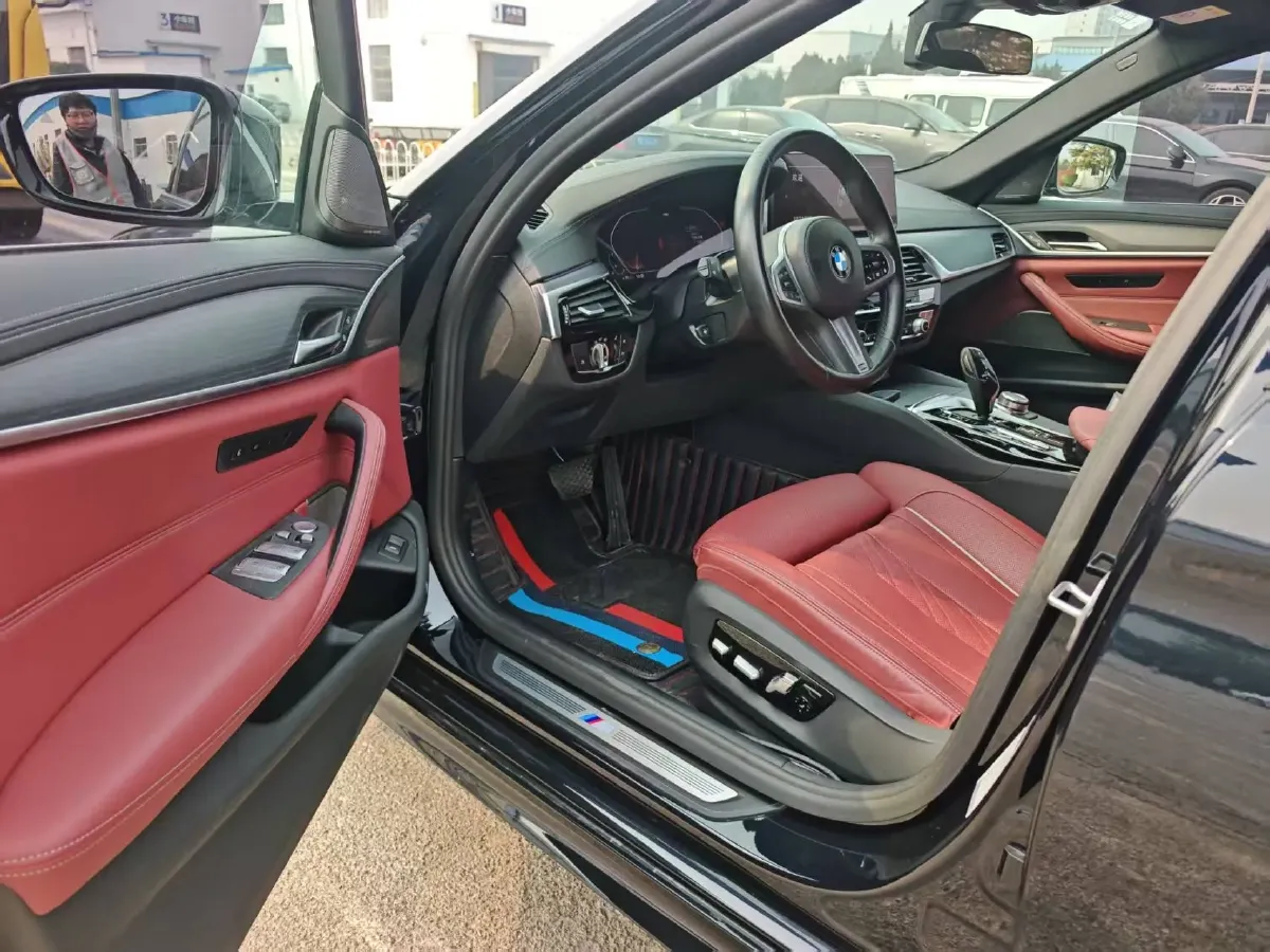 2022 BMW 5 Series 2.0T 252HP L4 8AT,autocango,china used car exporter,china ev exporter,chinese used car exporter,chinese used ev exporter