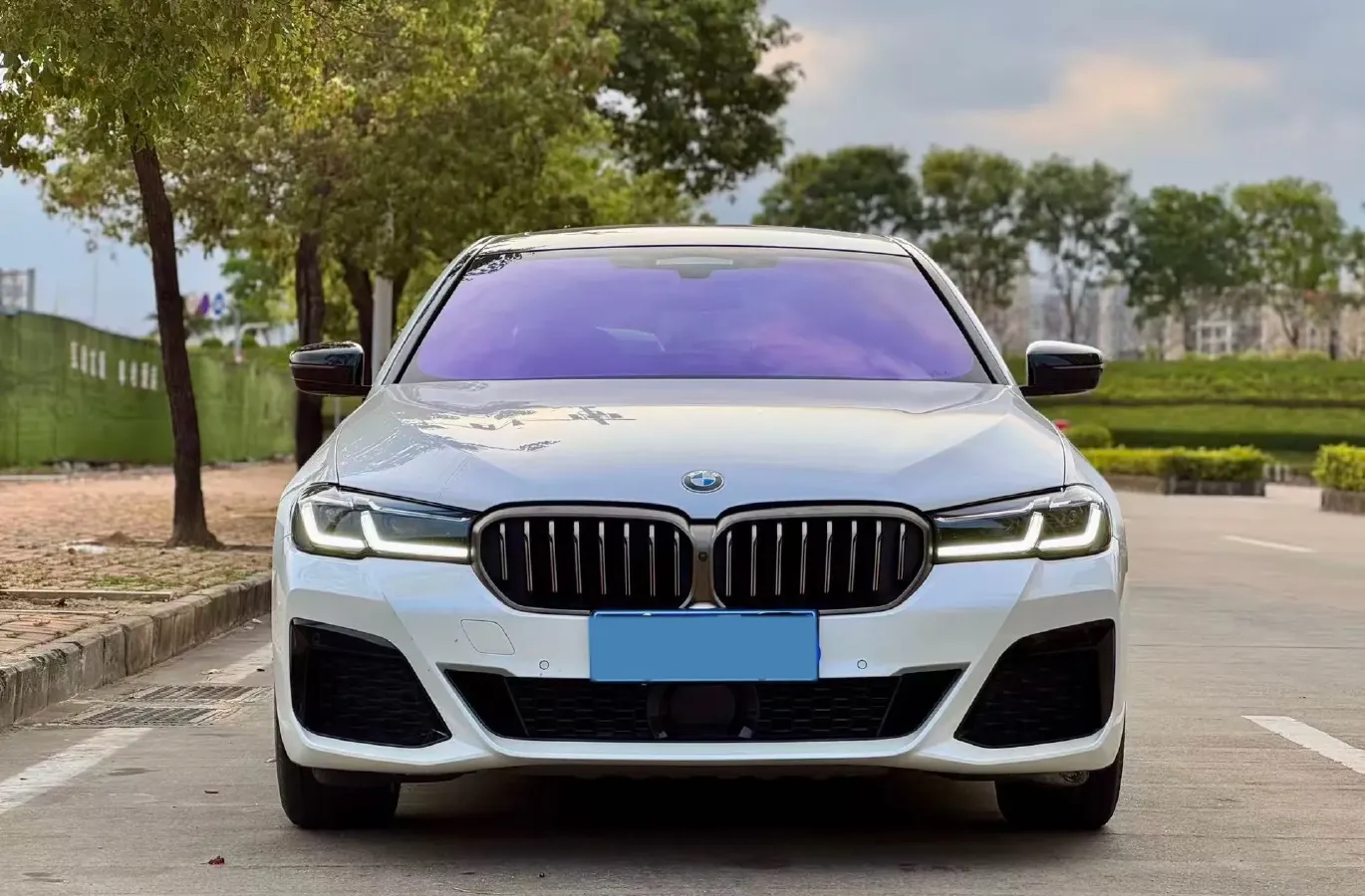 2022 BMW 5 Series 2.0T 252HP L4 8AT,autocango,china used car exporter,china ev exporter,chinese used car exporter,chinese used ev exporter