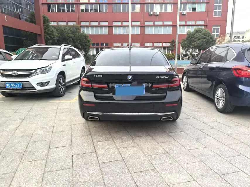 2021 BMW 5 Series 2.0T 252HP L4 8AT,autocango,china used car exporter,china ev exporter,chinese used car exporter,chinese used ev exporter