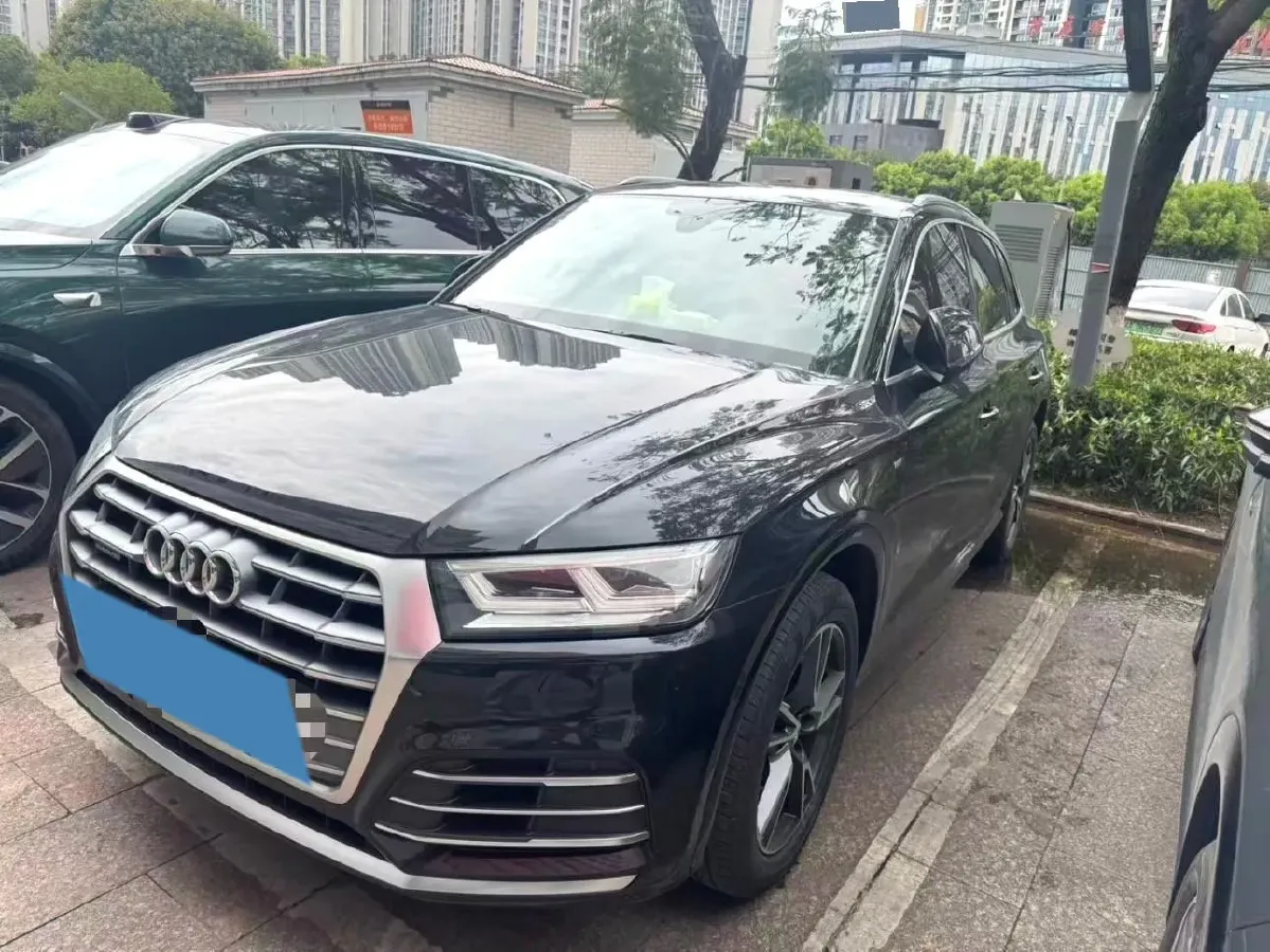 2020 Audi Q5L 2.0T 190HP L4 7DCT,autocango,china used car exporter,china ev exporter,chinese used car exporter,chinese used ev exporter