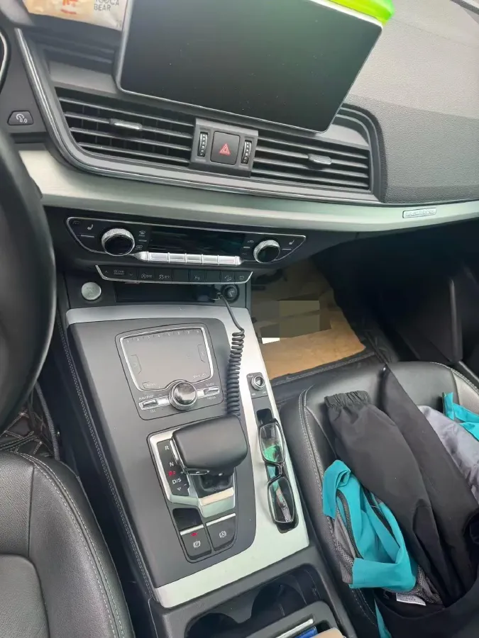 2020 Audi Q5L 2.0T 190HP L4 7DCT,autocango,china used car exporter,china ev exporter,chinese used car exporter,chinese used ev exporter