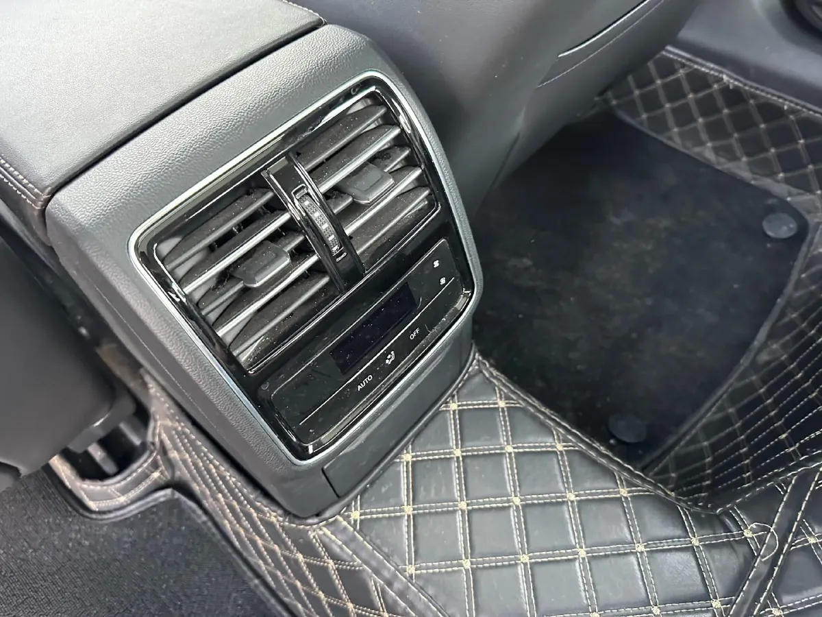 2023 Volkswagen Magotan 2.0T 186HP L4 7DCT,autocango,china used car exporter,china ev exporter,chinese used car exporter,chinese used ev exporter