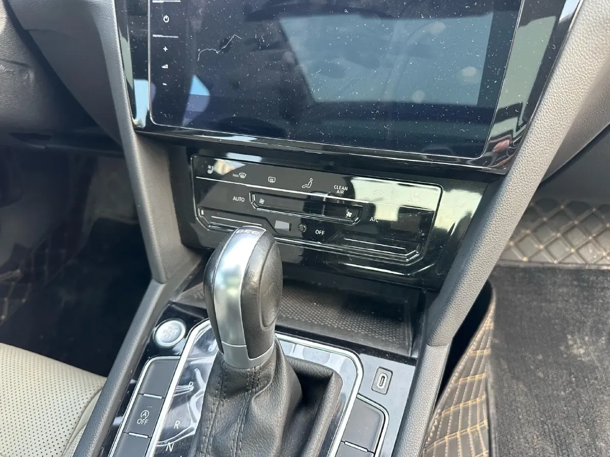 2023 Volkswagen Magotan 2.0T 186HP L4 7DCT,autocango,china used car exporter,china ev exporter,chinese used car exporter,chinese used ev exporter