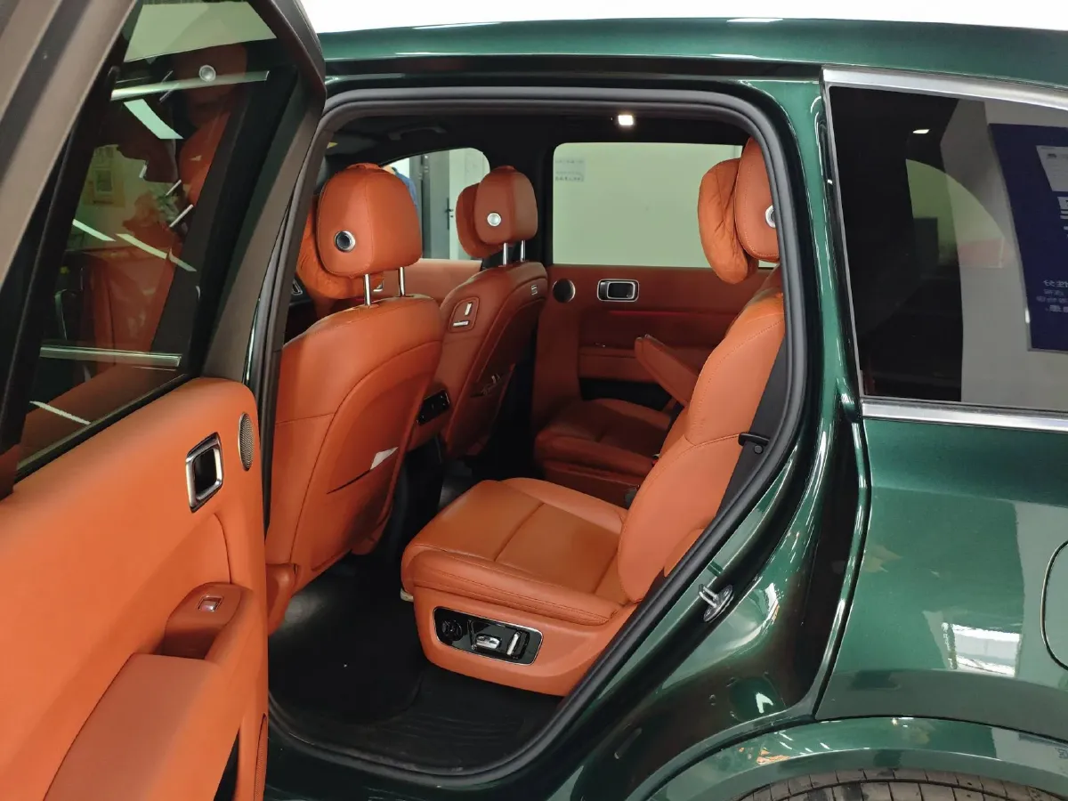 2024 Volvo S60 2.0T 197HP L4 7DCT,autocango,china used car exporter,china ev exporter,chinese used car exporter,chinese used ev exporter