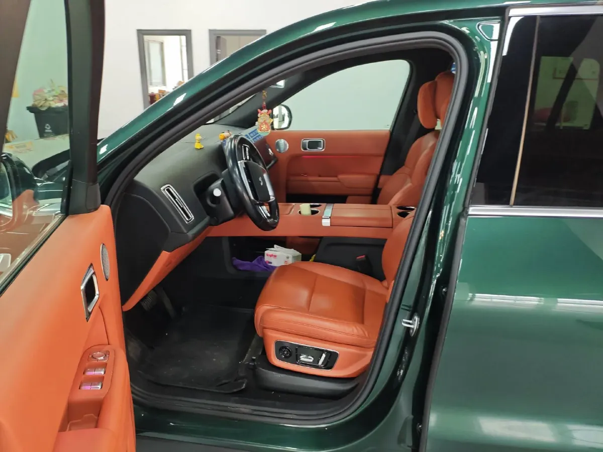 2024 Volvo S60 2.0T 197HP L4 7DCT,autocango,china used car exporter,china ev exporter,chinese used car exporter,chinese used ev exporter