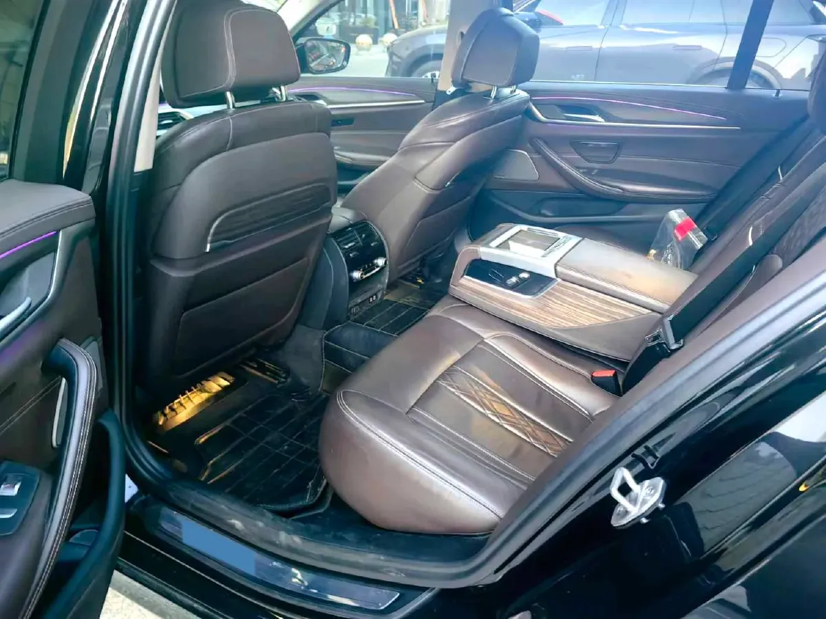 2020 BMW 5 Series 2.0T 252HP L4 8AT,autocango,china used car exporter,china ev exporter,chinese used car exporter,chinese used ev exporter