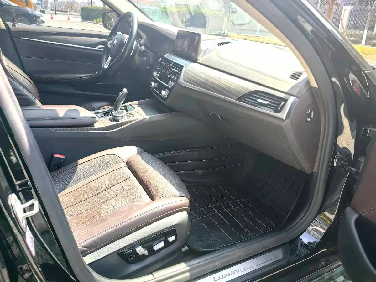 2020 BMW 5 Series 2.0T 252HP L4 8AT,autocango,china used car exporter,china ev exporter,chinese used car exporter,chinese used ev exporter