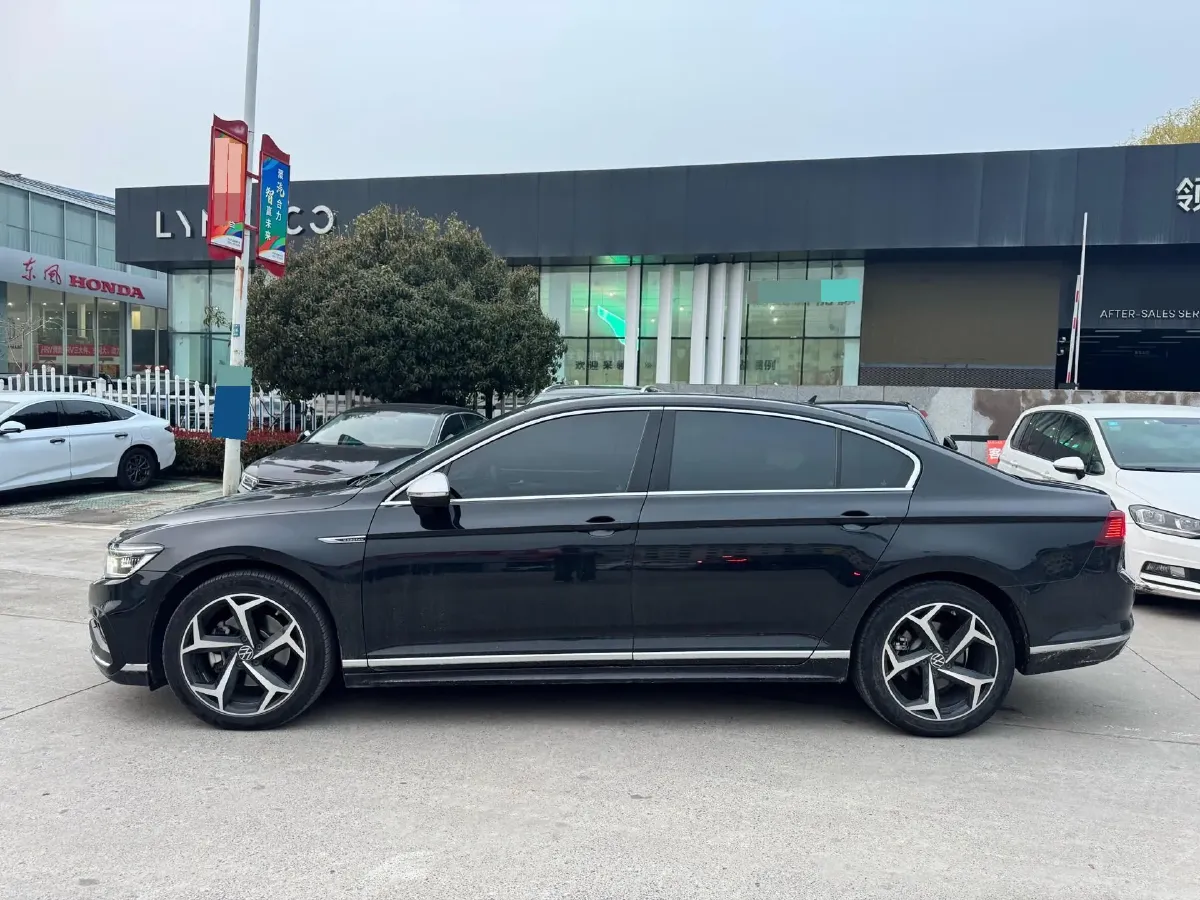 2023 Volkswagen Magotan 2.0T 186HP L4 7DCT,autocango,china used car exporter,china ev exporter,chinese used car exporter,chinese used ev exporter