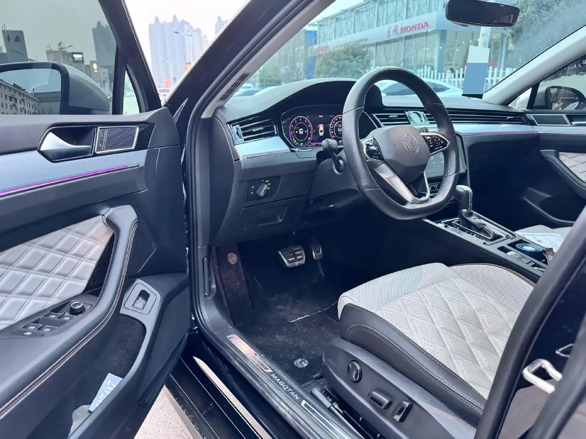 2023 Volkswagen Magotan 2.0T 186HP L4 7DCT,autocango,china used car exporter,china ev exporter,chinese used car exporter,chinese used ev exporter