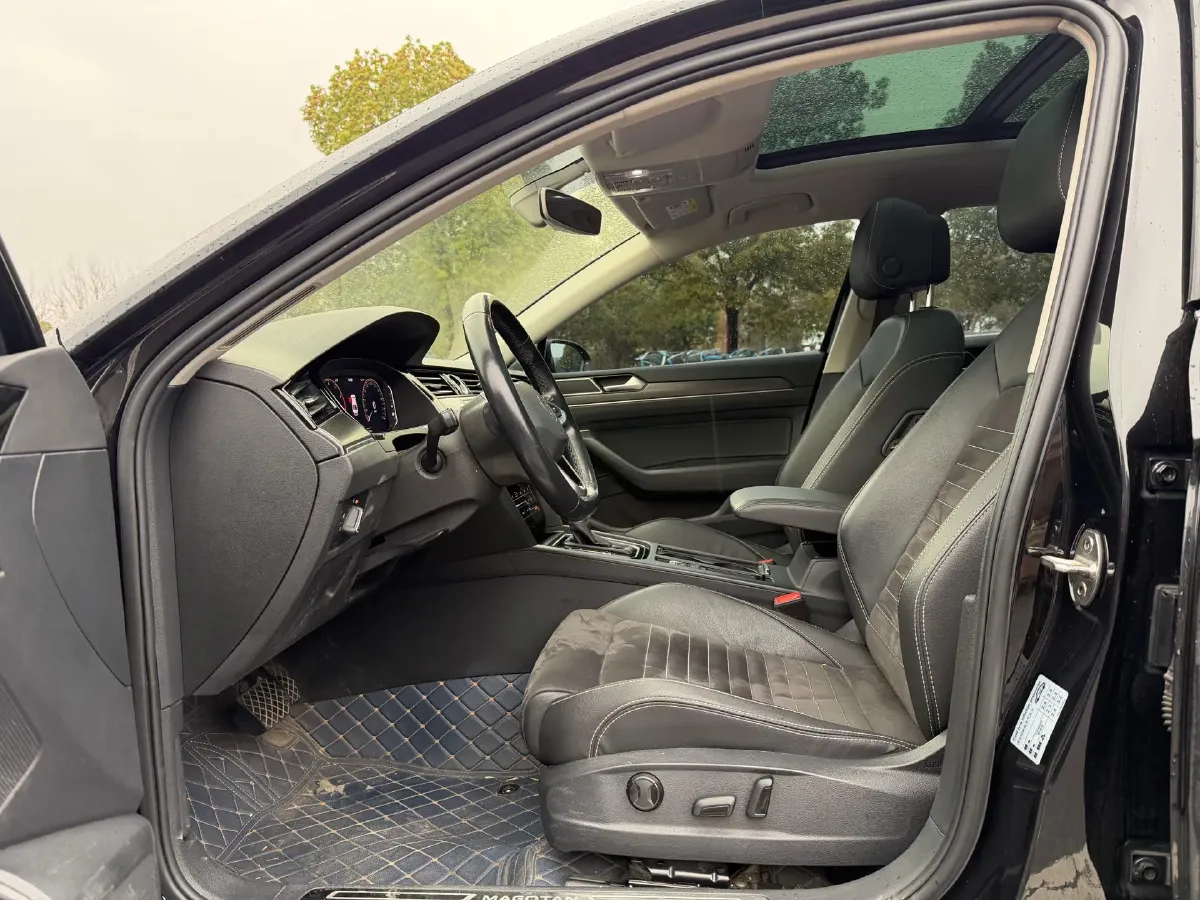 2020 Volkswagen Magotan 2.0T 186HP L4 7DCT,autocango,china used car exporter,china ev exporter,chinese used car exporter,chinese used ev exporter