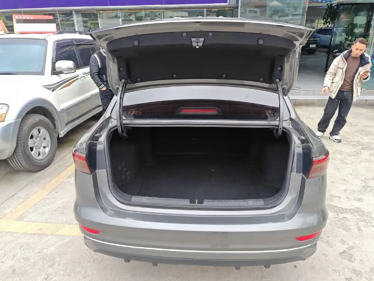 2023 Geely Emgrand 1.5L 127HP L4 5MT,autocango,china used car exporter,china ev exporter,chinese used car exporter,chinese used ev exporter