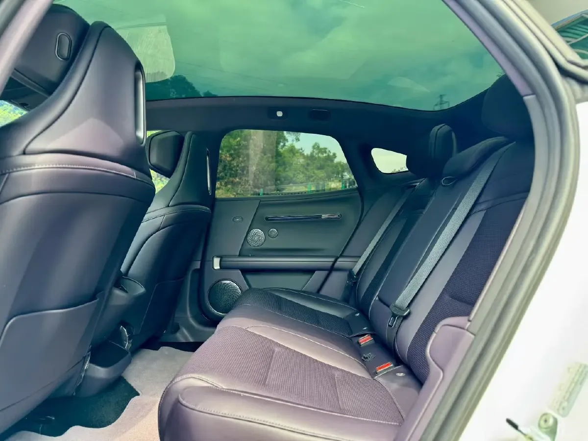 2025 Avatr 06 BEV,autocango,china used car exporter,china ev exporter,chinese used car exporter,chinese used ev exporter