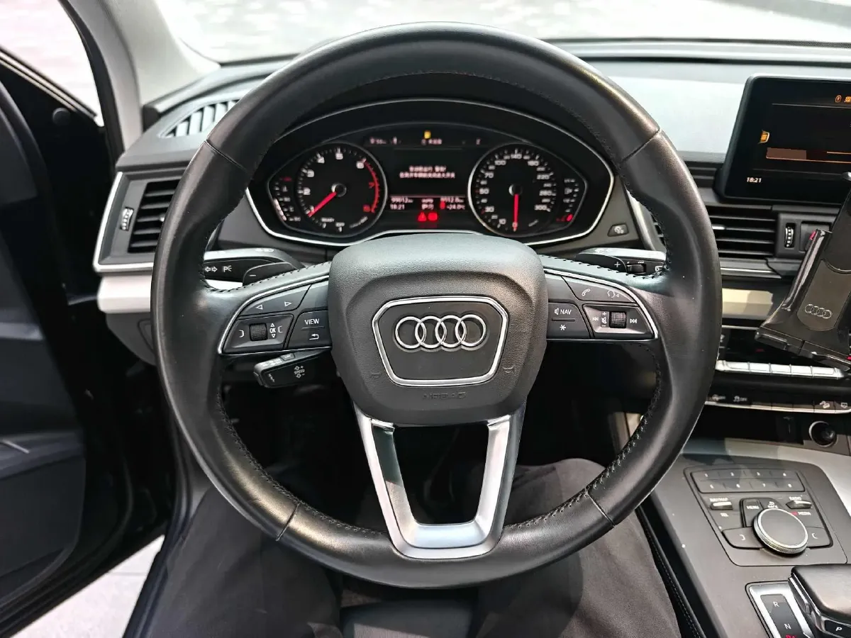 2020 Audi Q5L 2.0T 190HP L4 7DCT,autocango,china used car exporter,china ev exporter,chinese used car exporter,chinese used ev exporter