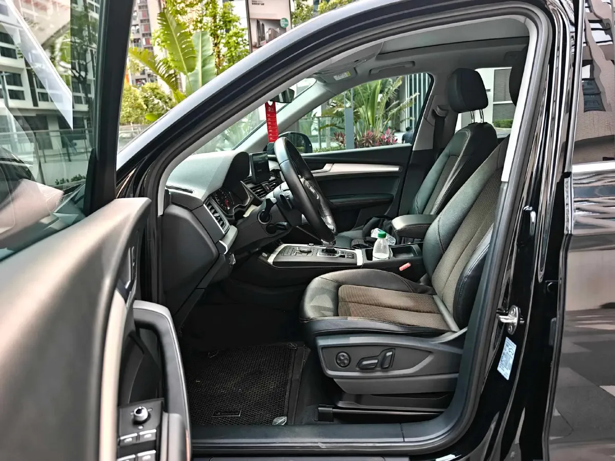 2020 Audi Q5L 2.0T 190HP L4 7DCT,autocango,china used car exporter,china ev exporter,chinese used car exporter,chinese used ev exporter