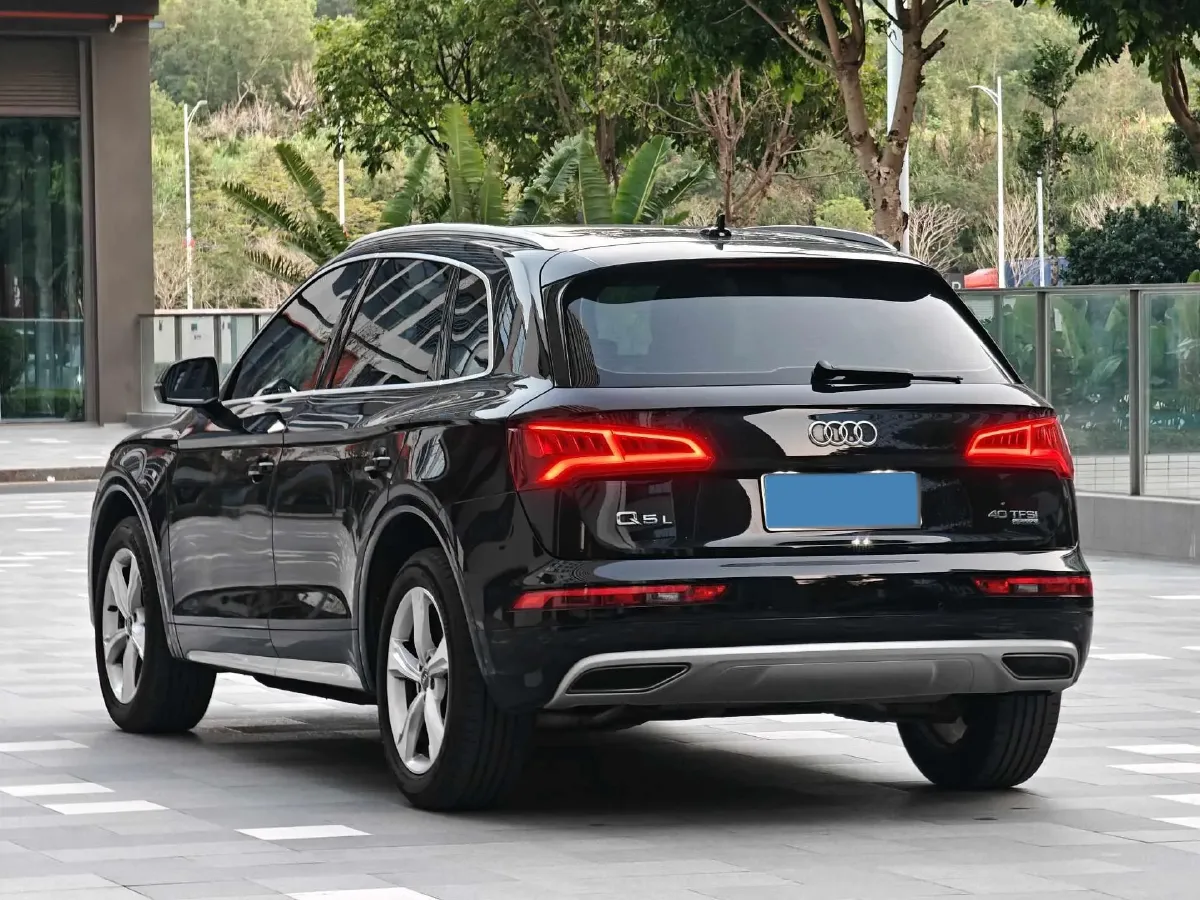 2020 Audi Q5L 2.0T 190HP L4 7DCT,autocango,china used car exporter,china ev exporter,chinese used car exporter,chinese used ev exporter