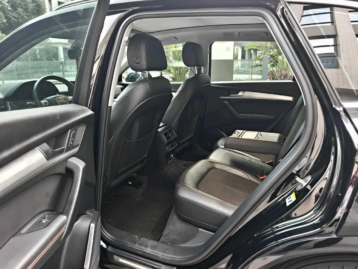 2020 Audi Q5L 2.0T 190HP L4 7DCT,autocango,china used car exporter,china ev exporter,chinese used car exporter,chinese used ev exporter