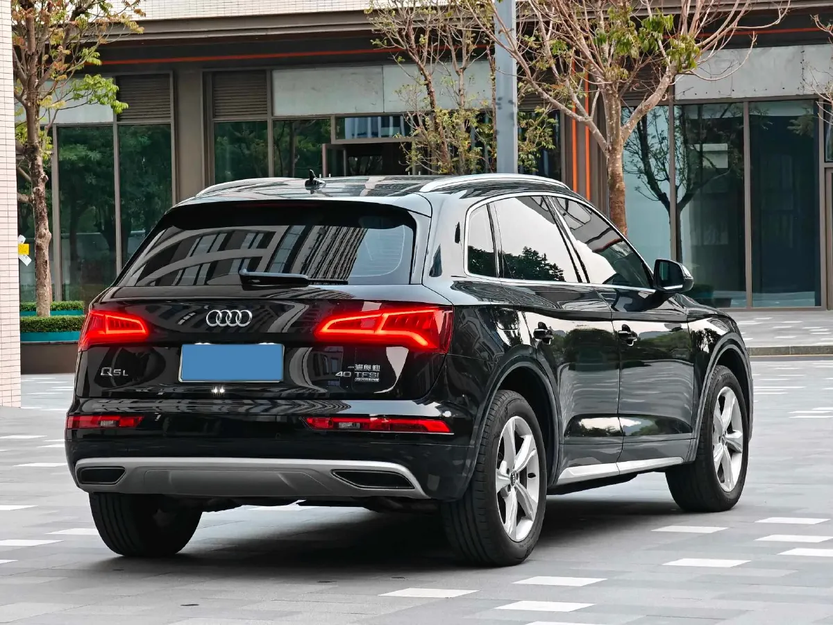 2020 Audi Q5L 2.0T 190HP L4 7DCT,autocango,china used car exporter,china ev exporter,chinese used car exporter,chinese used ev exporter