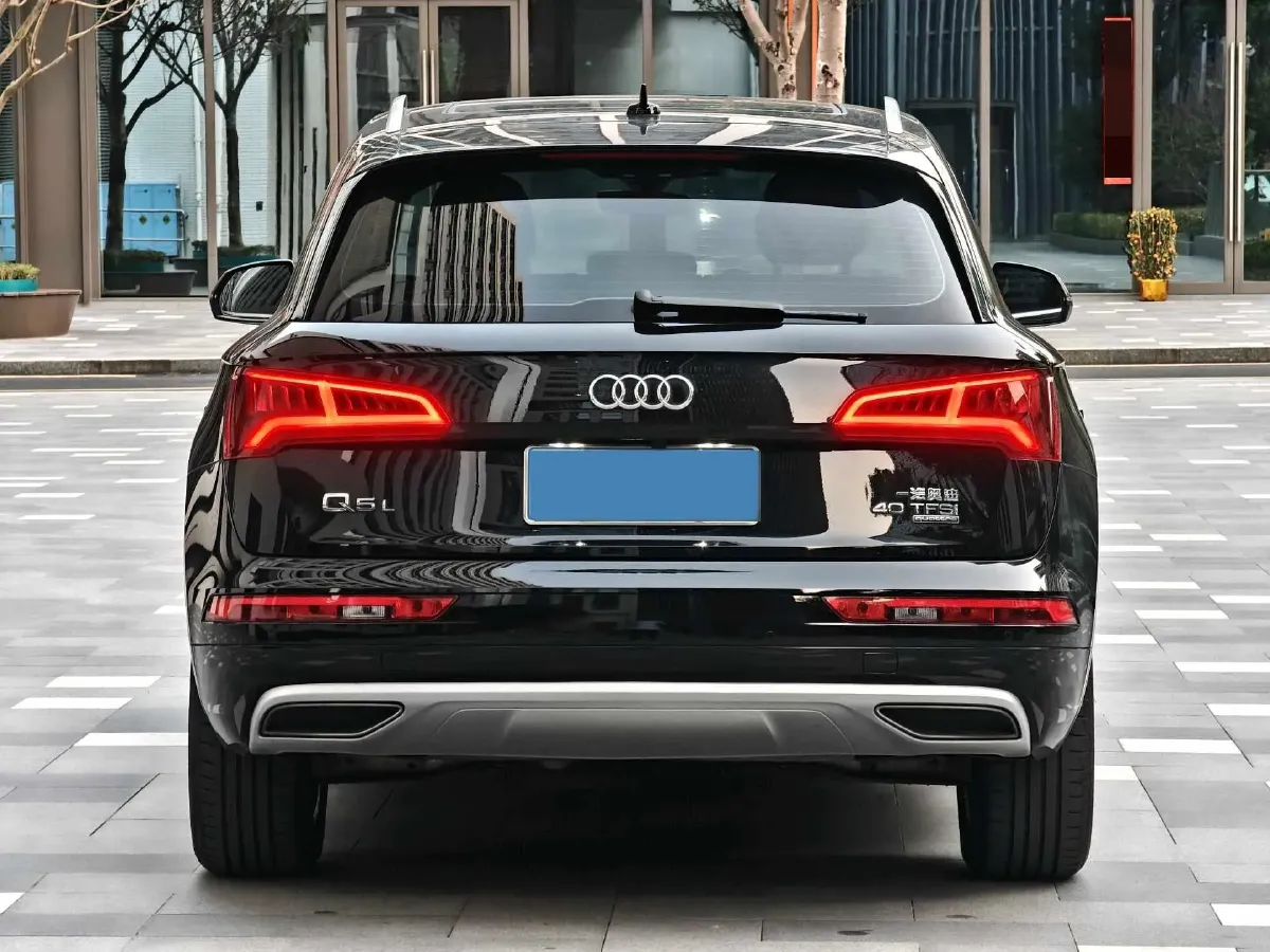 2020 Audi Q5L 2.0T 190HP L4 7DCT,autocango,china used car exporter,china ev exporter,chinese used car exporter,chinese used ev exporter