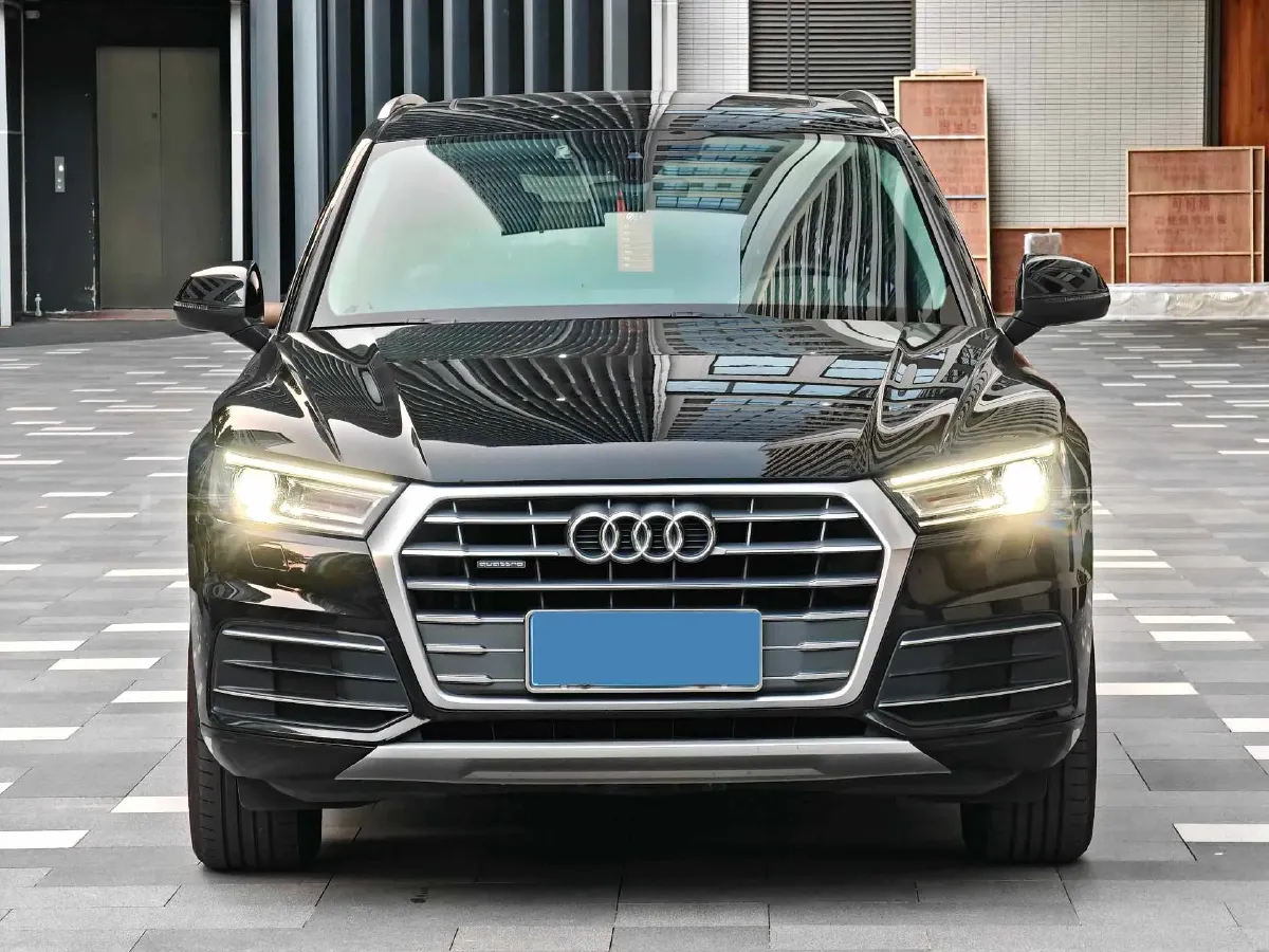 2020 Audi Q5L 2.0T 190HP L4 7DCT,autocango,china used car exporter,china ev exporter,chinese used car exporter,chinese used ev exporter