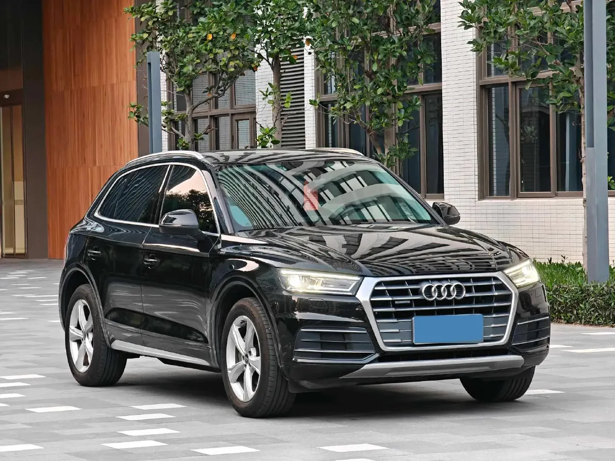 2020 Audi Q5L 2.0T 190HP L4 7DCT,autocango,china used car exporter,china ev exporter,chinese used car exporter,chinese used ev exporter