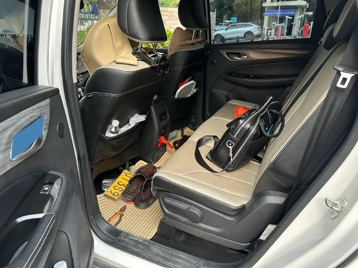 2019 BaoJun 730 1.5T 151HP L4 CVT,autocango,china used car exporter,china ev exporter,chinese used car exporter,chinese used ev exporter