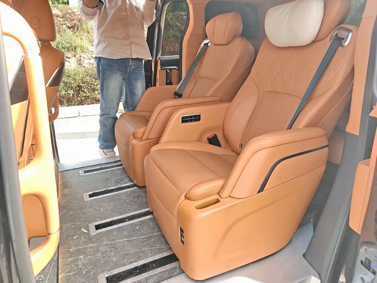 2024 Toyota Sienna 2.5L 189HP L4 E-CVT Hybrid,autocango,china used car exporter,china ev exporter,chinese used car exporter,chinese used ev exporter