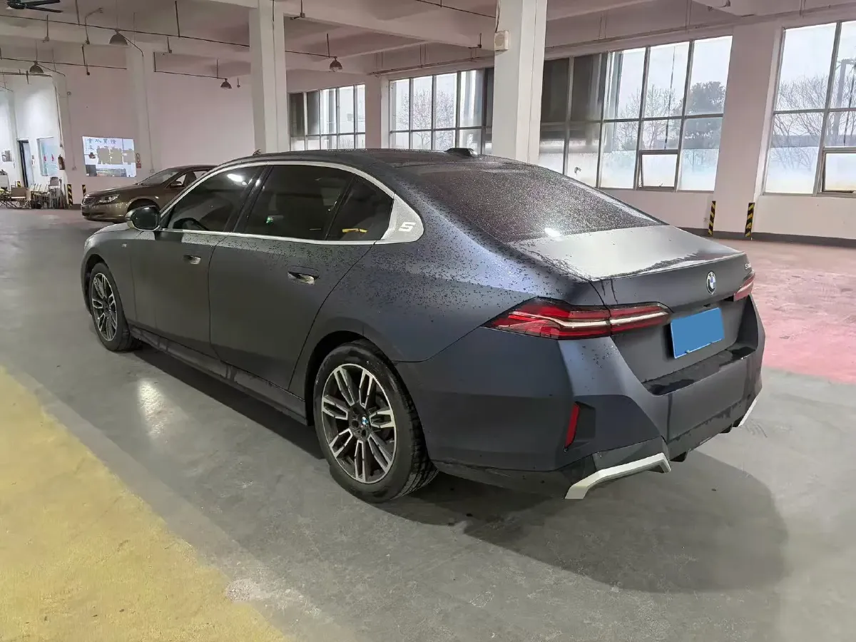 2024 BMW 5 Series 2.0T 258HP L4 8AT,autocango,china used car exporter,china ev exporter,chinese used car exporter,chinese used ev exporter