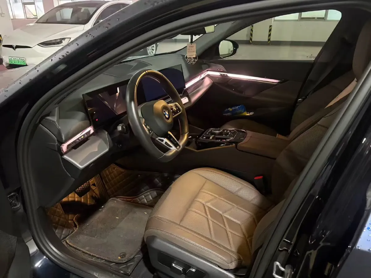 2024 BMW 5 Series 2.0T 258HP L4 8AT,autocango,china used car exporter,china ev exporter,chinese used car exporter,chinese used ev exporter