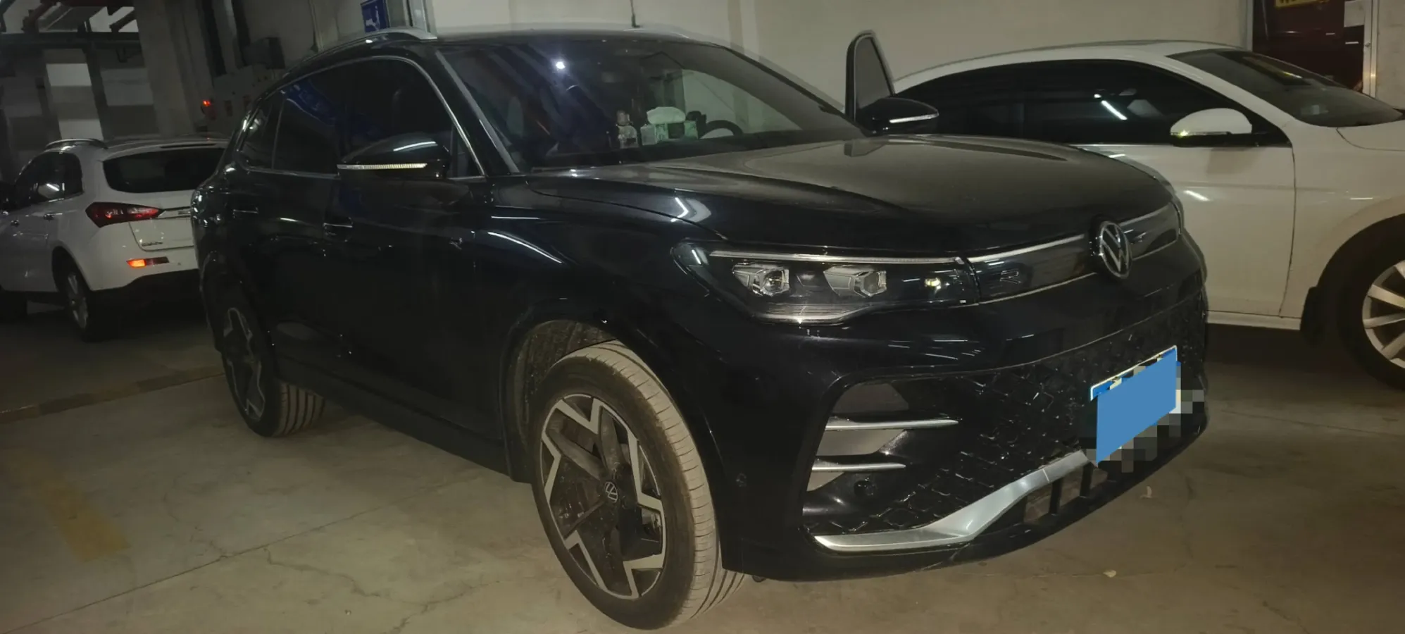 2026 Volkswagen Tiguan L 2.0T 220HP L4 7DCT,autocango,china used car exporter,china ev exporter,chinese used car exporter,chinese used ev exporter