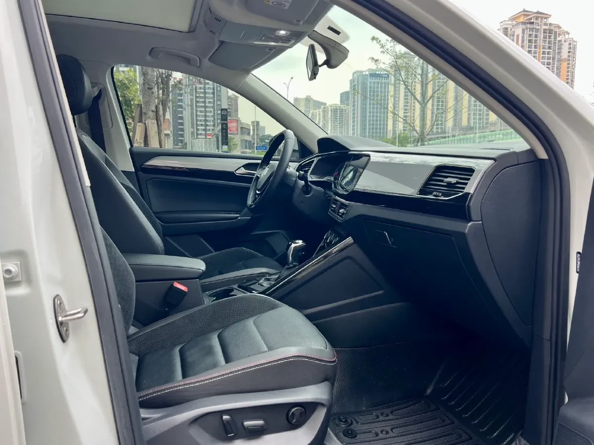 2019 Jeep Cherokee 2.0T 234HP L4 9AT,autocango,china used car exporter,china ev exporter,chinese used car exporter,chinese used ev exporter